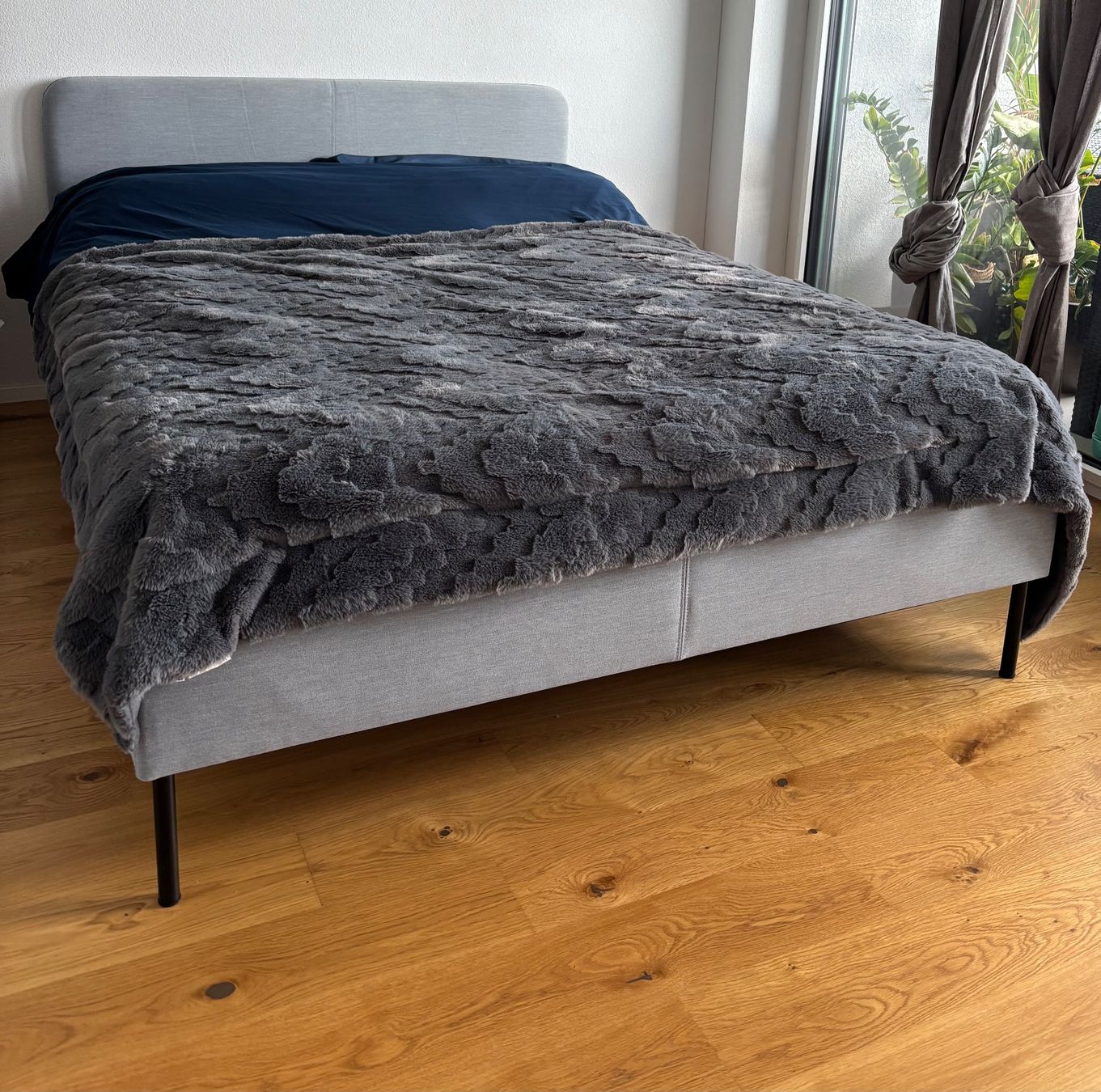 Ikea Letti: IKEA bed frame plus mattress 140x200 – Usato da Horgen venduto da tut_tb6k