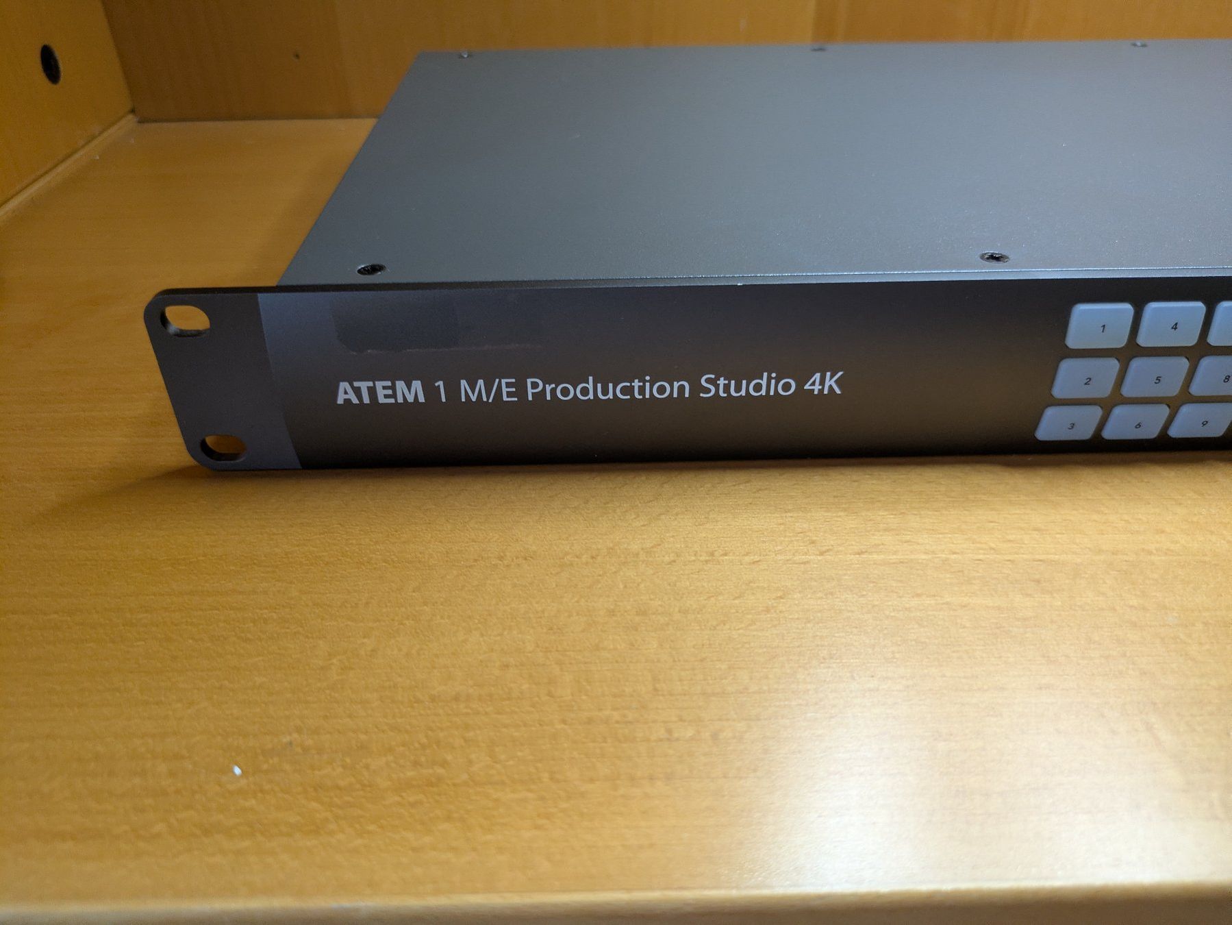 Blackmagic Console di mixaggio: Blackmagic Design ATEM 1 M/E Production Studio 4K – Usato da Neerach venduto da ciegolink 1