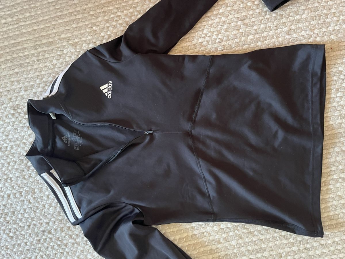 Adidas Top: Sportoberteil Adidas – Usato da Langenthal venduto da Chantililo