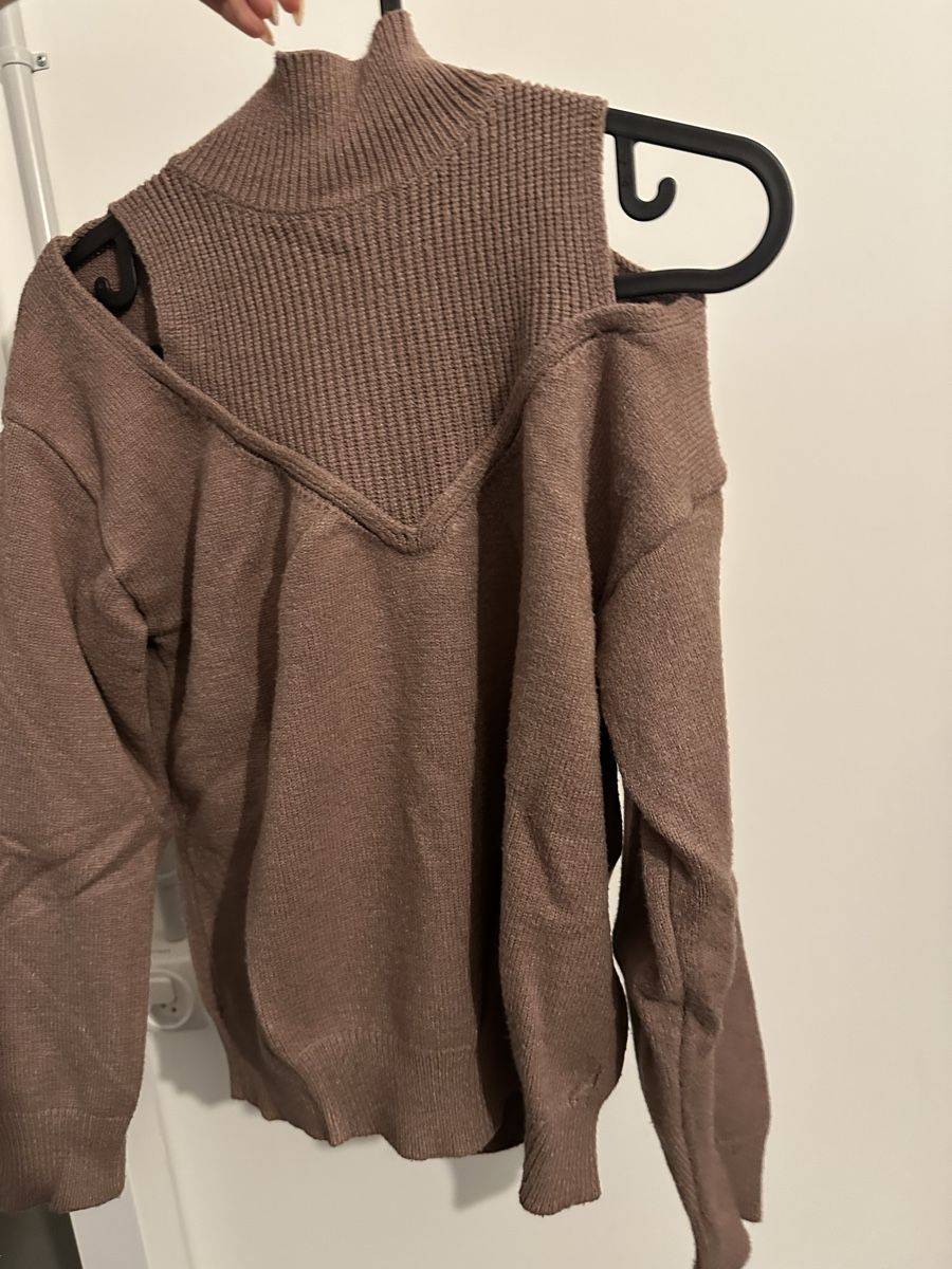 Pullover & Sweatshirts: Trendiger Strickpullover mit Rollkragen und Cut Outs! – Gebraucht aus Reinach BL von Alles_muss_weg00 1