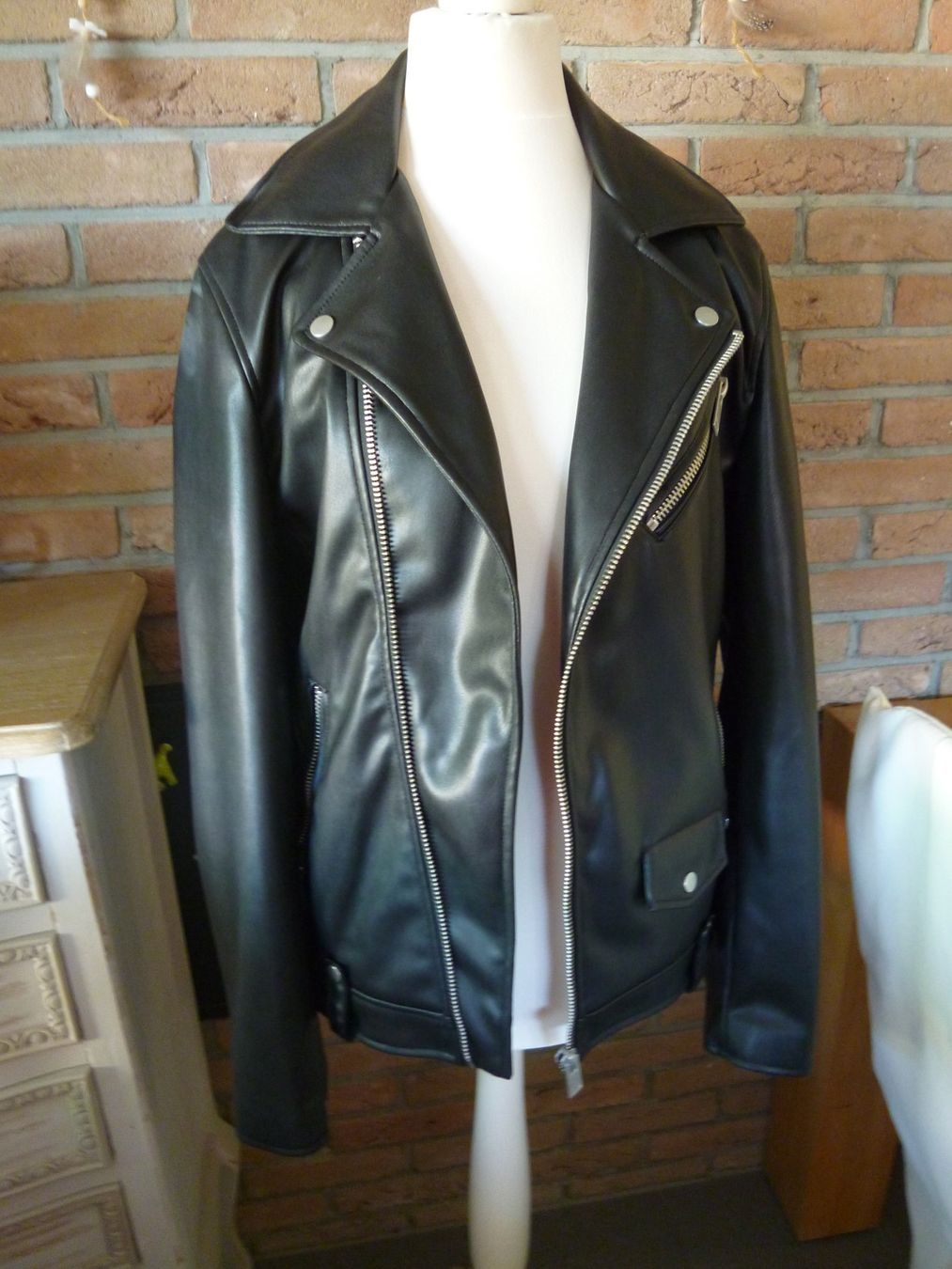 Zara Giacche: schwarze Kunstleder JACKE  Gr. S  Zara – Usato da Dättlikon venduto da Mamakuga