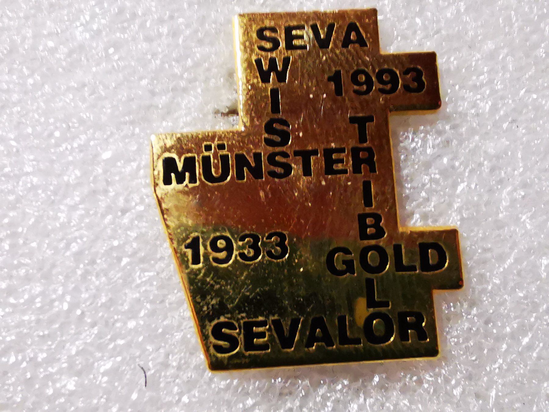 Placchette & Badge: Ansteckpin 139: Sevalor – Usato da Oppligen venduto da Pin-Fall-Shop