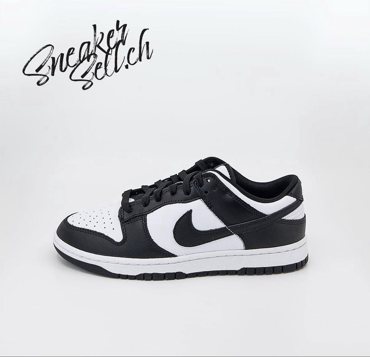 Nike Scarpe da uomo: Nike Dunk Low „Panda“ – Nuovo e nell'imballaggio originale da Luzern venduto da HB-Watches 1