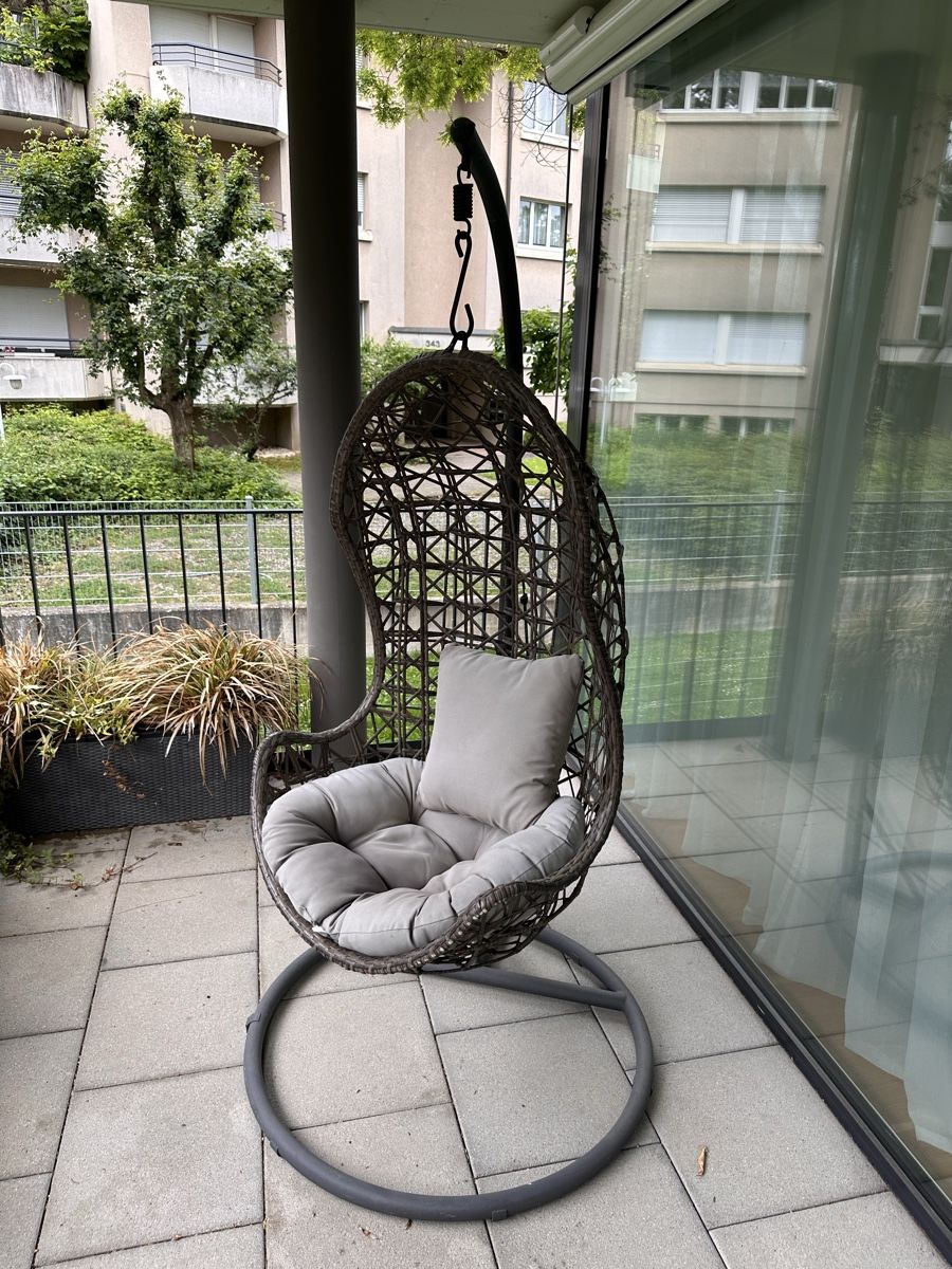 Poltrone pensili da giardino: Hängesessel mit Ständer und Kissen – Usato da Allschwil venduto da MB4123 4