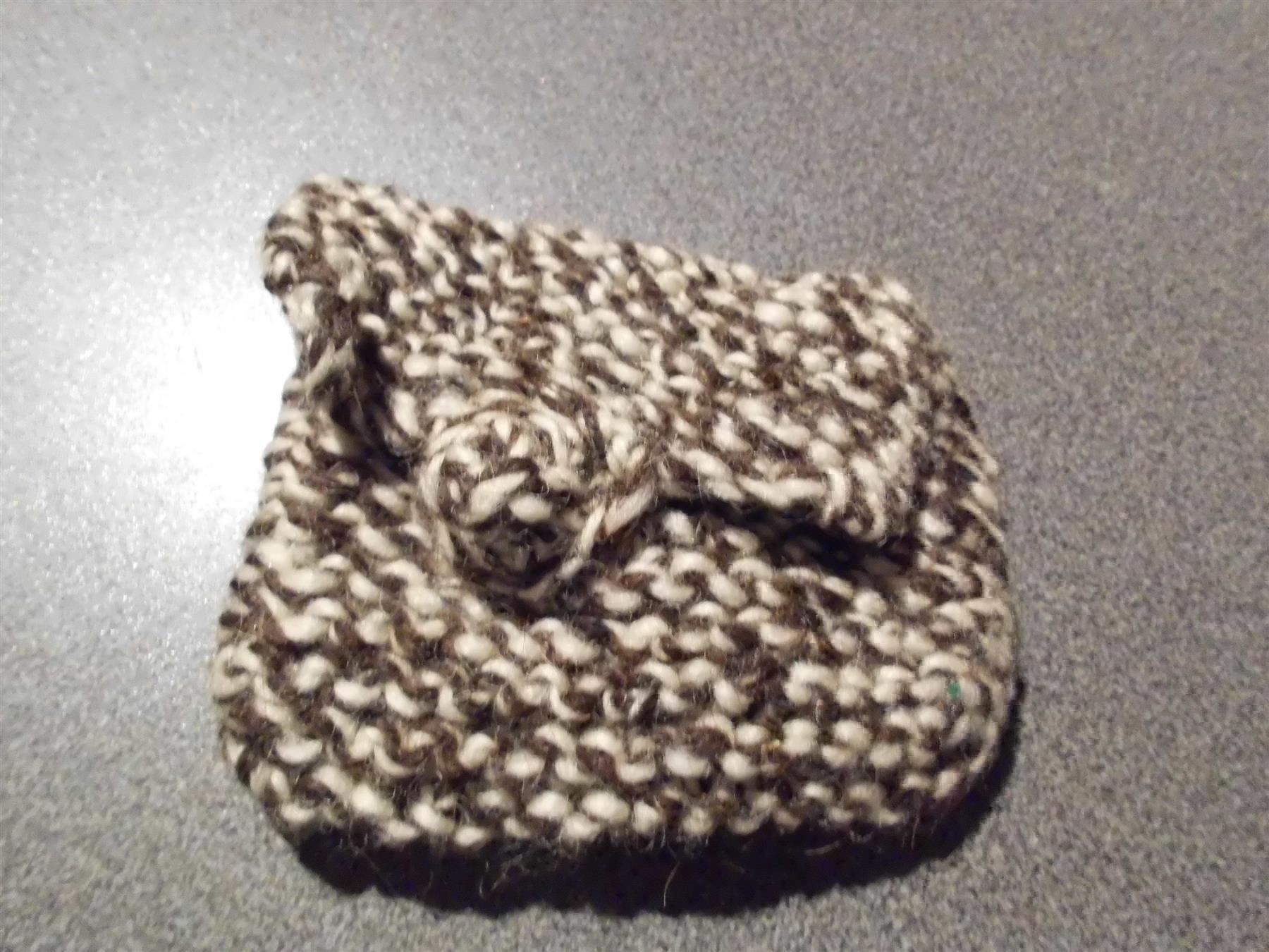 Spielzeuge: Täschchen gestrickt, braun/beige – Gebraucht aus Zürich von Motzkuh