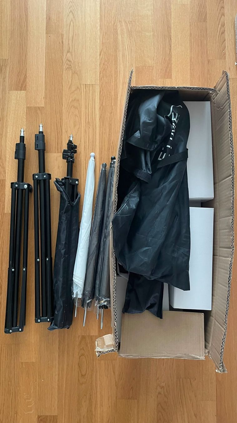 Treppiedi & Teste: Softbox Studio Set komplett mit Stativen – Usato da Glattpark(Opfikon) venduto da Carpri