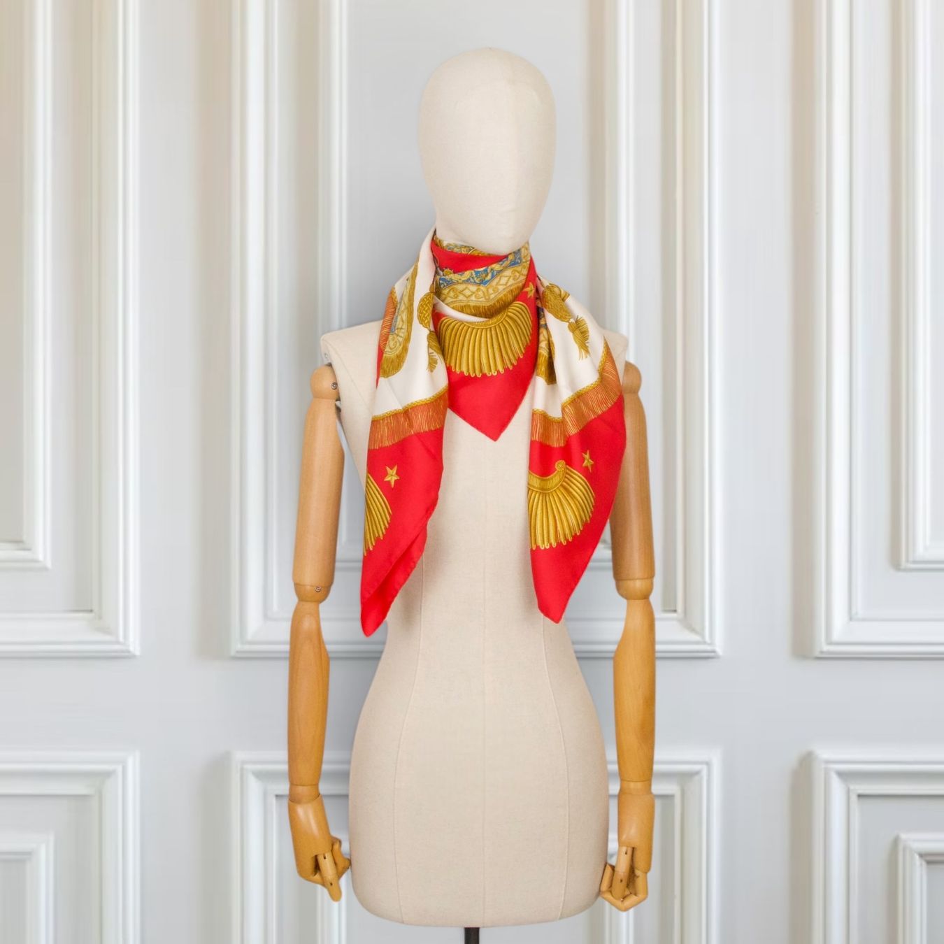 Hermès Foulard & Sciarpe: Hermès Carré "Poste et Cavalerie" rot – Usato da Binningen venduto da Designerlabels 3