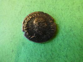 uralte   Bronzemünze  18 mm  2.03 g