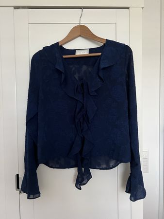 Neo Noir Damen Bluse dunkelblau mit Rüschen