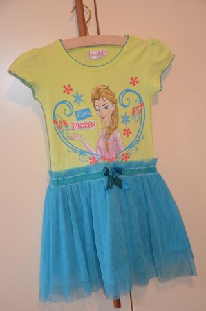 TAILLE 128 - JOLIE ROBE
