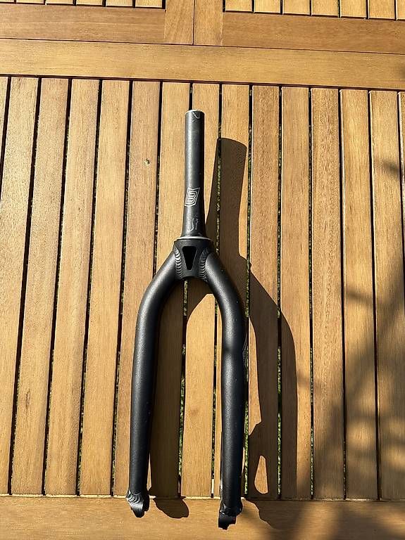 Tous les outils: Fourche BONZ – D'occasion à Oron-la-ville par Kil20