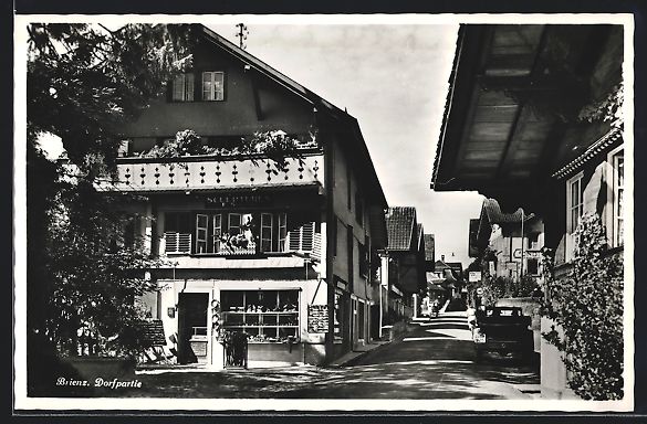 Ansichtskarten: Brienz, Ortspartie mit Haus Sculptures e – Gebraucht aus Berlin von bartko-reher