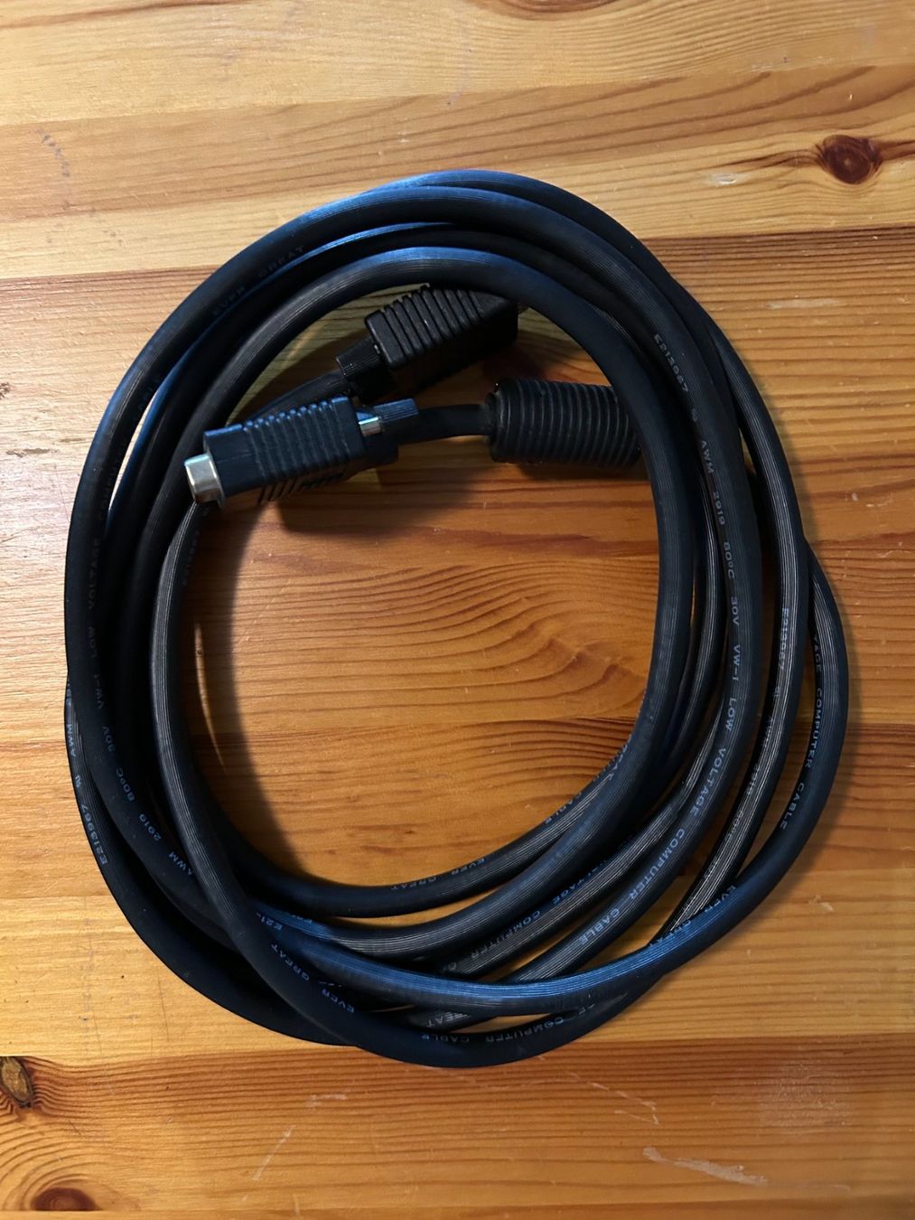 Cavi: VGA Kabel 4 Meter schwarz – Usato da Bern venduto da Fireblades 2
