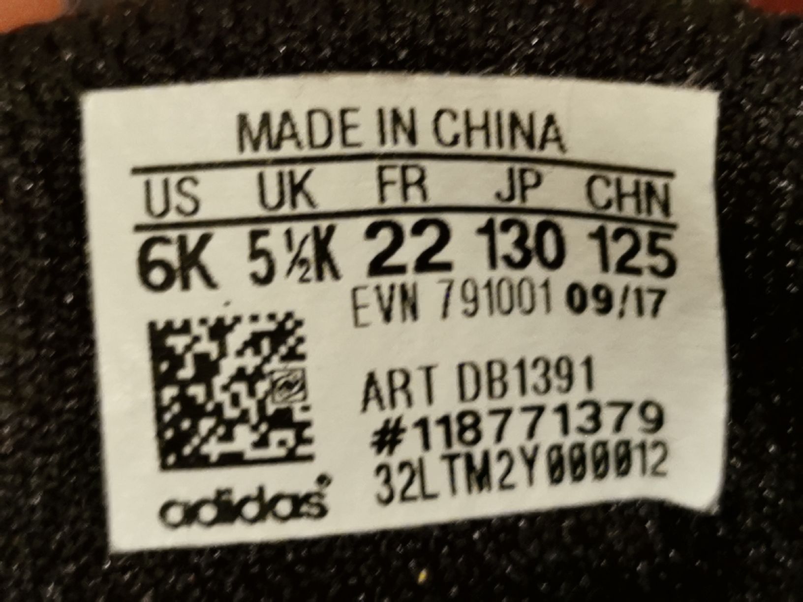 Adidas Scarpe da uomo: Adidas Kinder Schuhe Gr. 22 – Nuovo e nell'imballaggio originale da Schlieren venduto da vlalif 7
