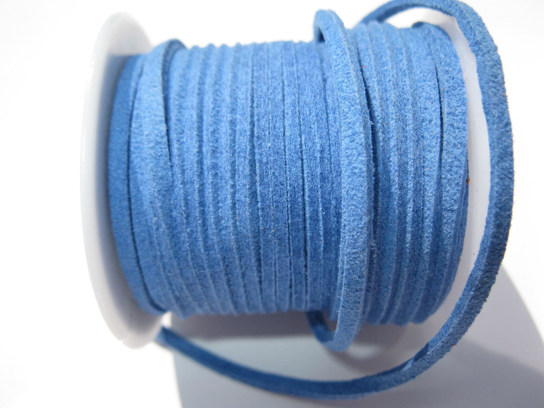 Tessuti: 2 Meter Wildlederband, flach, blau 2,3mm – Nuovo e nell'imballaggio originale da St. Margarethen TG venduto da LuanaKa