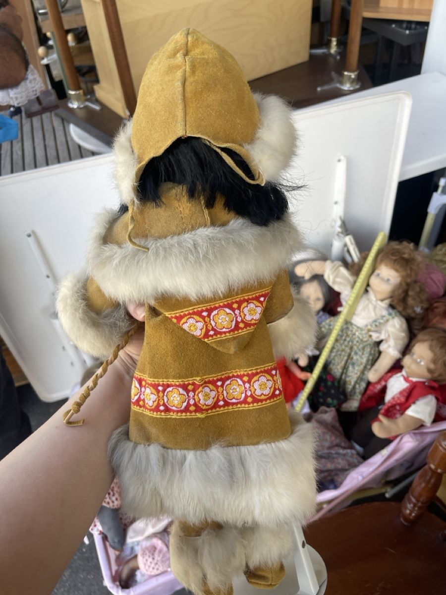 Poupées: Puppe Inuit mit Fellbekleidung – D'occasion à Oberwil BL par dyl_htk9 3