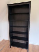 Schwarzes Bücherregal für Ihr Zuhause – Viel Platz!