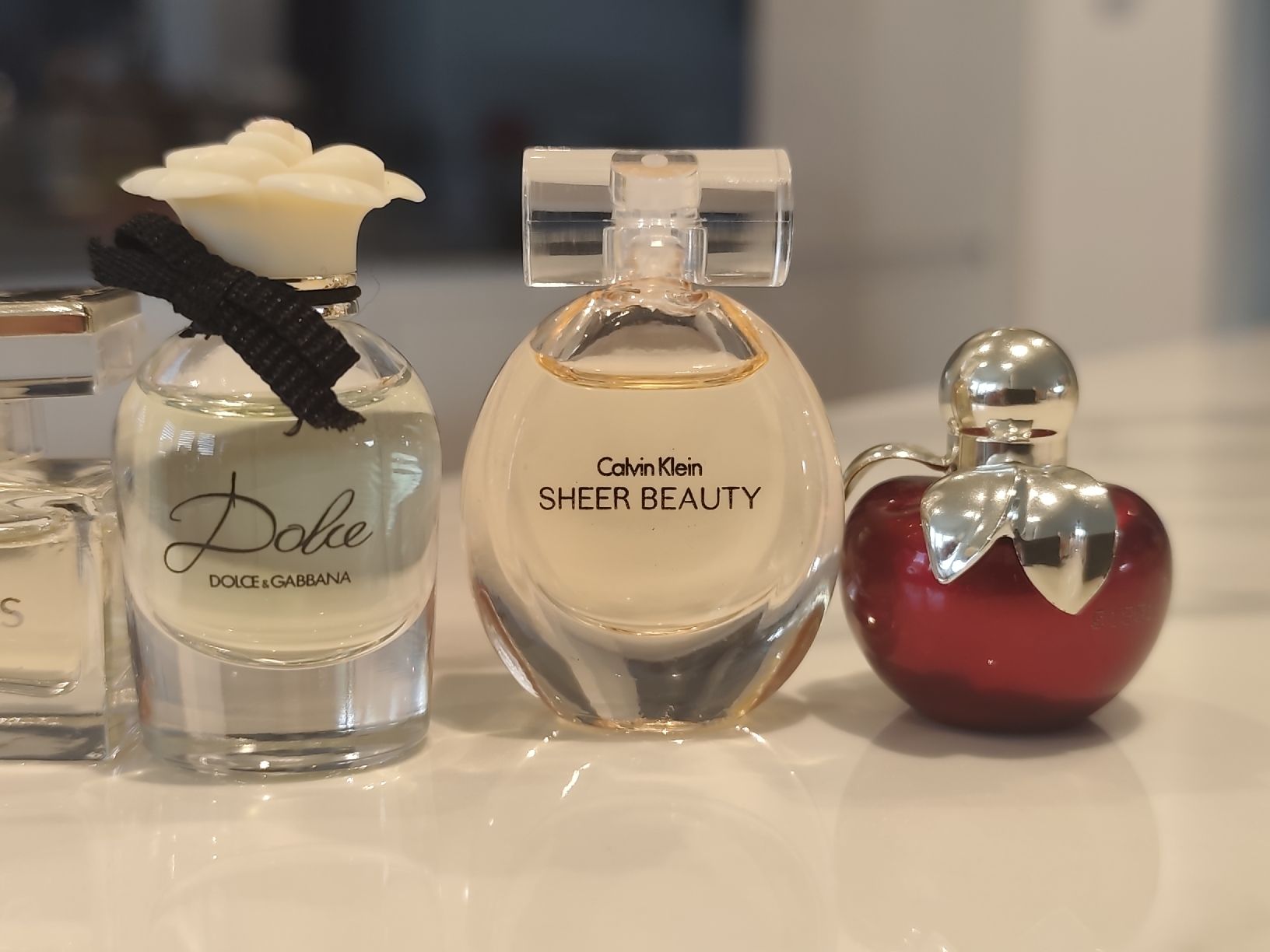 Parfum & Eau de Toilette: Parfume collection miniature set  – Gebraucht aus Männedorf von Ursik_OnlineShop 2