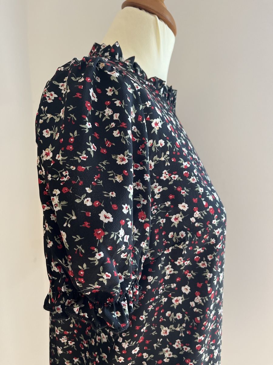 Shein Camicette: Blüsli mit Blumenmuster und Stehkragen – Nuovo (secondo la descrizione) da Killwangen venduto da 2001wein 2