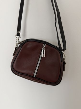 Kleine Umhängetasche für Damen aus Leder