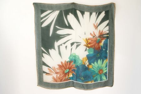Ch. Fischbacher Seidentuch / grünes Foulard mit Blumen