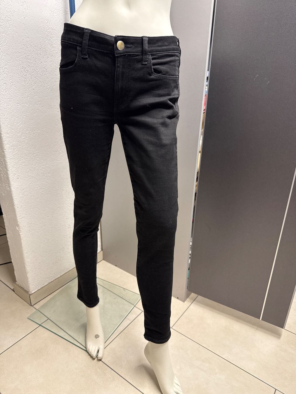 American Eagle Pantaloni: HOSE AMERICAN EAGLE gr 8 US – Usato da Birr venduto da WalkyriaM