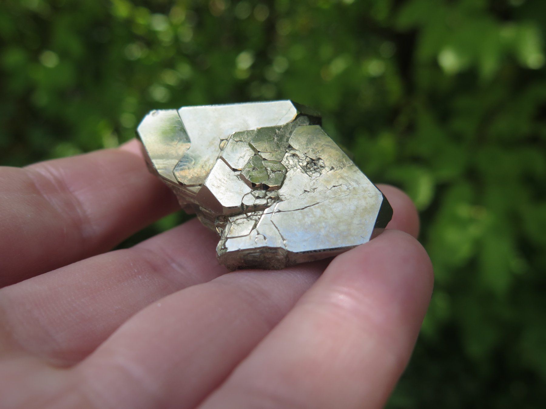 Mineralien & Heilsteine: Pyrit Oktaeder von Peru – Gebraucht aus Schaffhausen von Yamakana51L8736OQ8 3