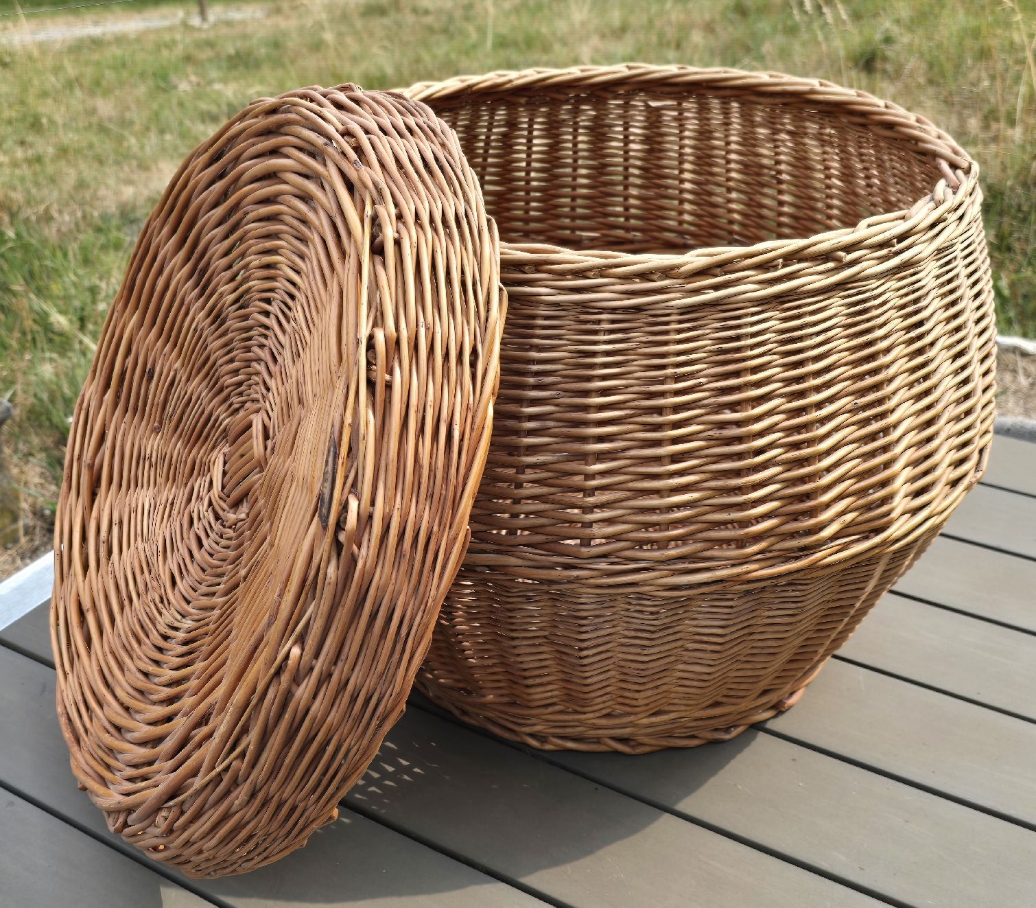 Sonstiges für Haushalt & Wohnen: Korb mit Deckel Weide Rattan rund Hocker – Gebraucht aus Walkringen von Vanuca 5