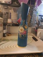 Die Vase ist aus Porzelan Manifakrur Waldershof Bavaria.