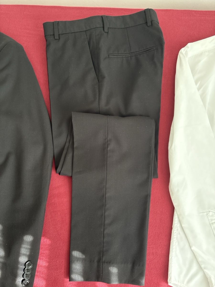 H&M Anzüge: H&M Anzug Gr. 44 / S – Gebraucht aus Herisau von sen_8w8b 3