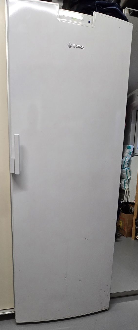 Bosch Congelatori: Gefrierschrank Weiss Bosch freihstehend – Usato da Rumlikon venduto da Witchblade998