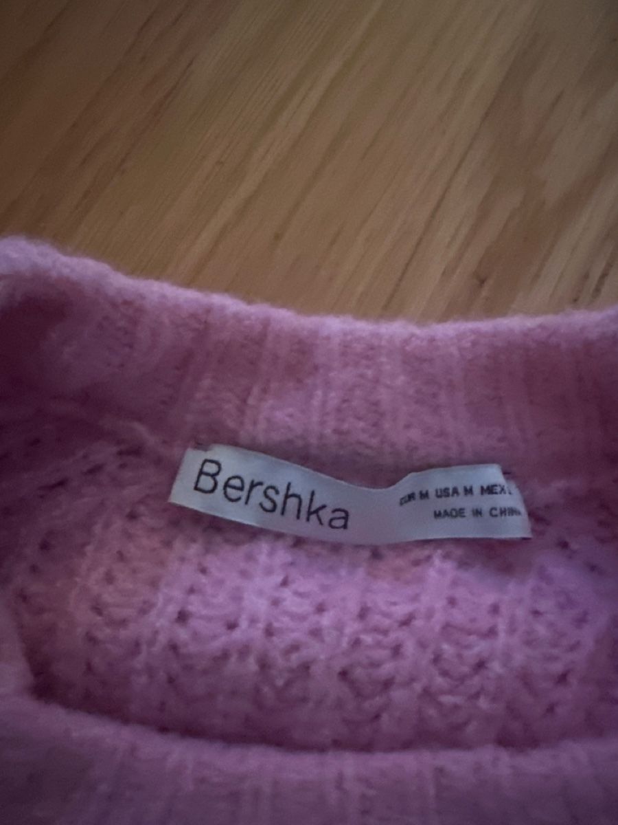 Maglioni & Felpe: Lila Strickpullover mit Zopfmuster, Grösse S, Top Zustand – Nuovo (secondo la descrizione) da Buchs ZH venduto da mic_jz5q 1