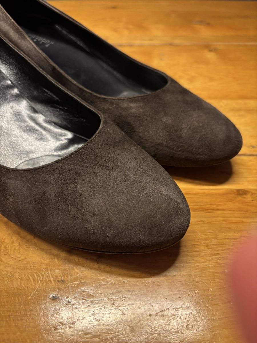 Navyboot Damenschuhe: Pumps chocolate daim T42 – Gebraucht aus Nyon von CaroVB 1