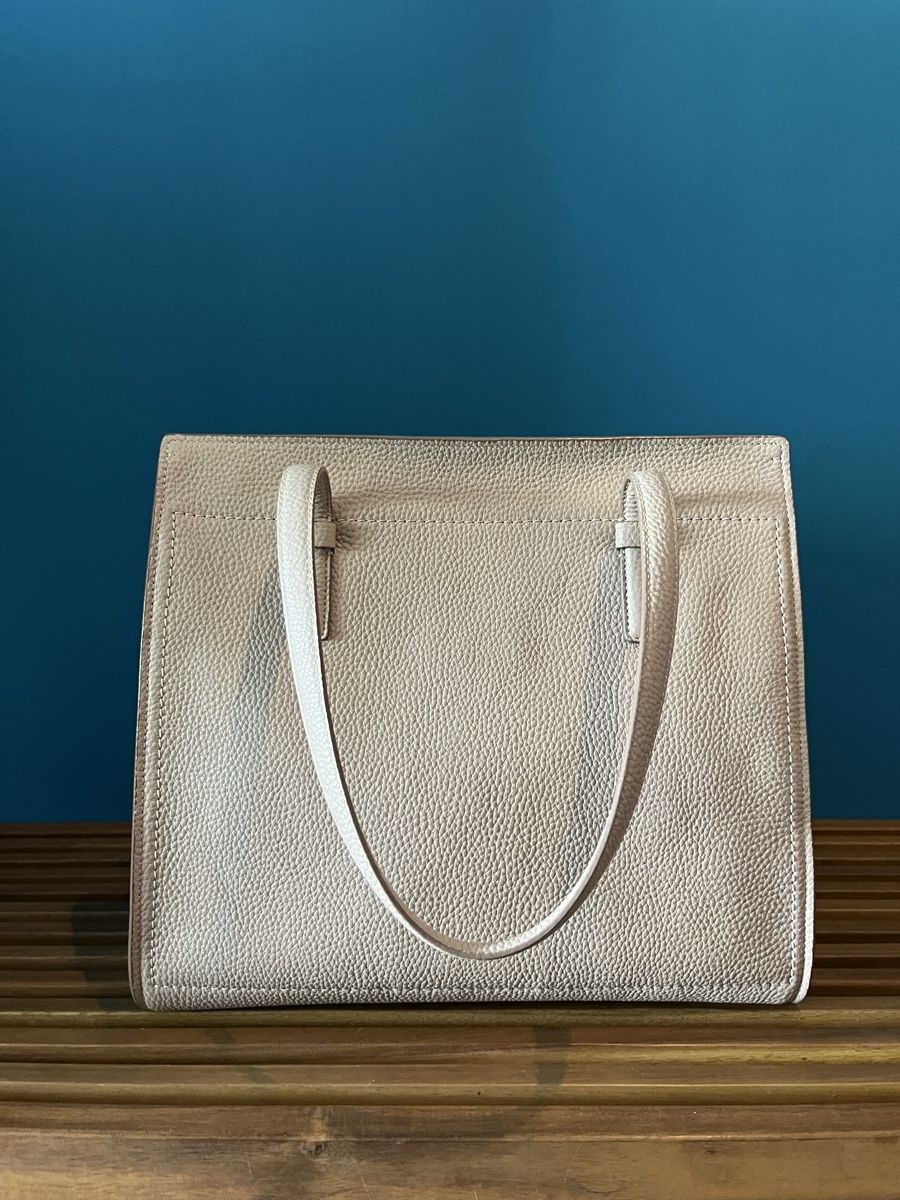 Salvatore Ferragamo Sacs femmes: Salvatore Ferragamo Tote Bag - Excellent condition – Neuf (Voir description) à Colombier NE par Rain.. 5