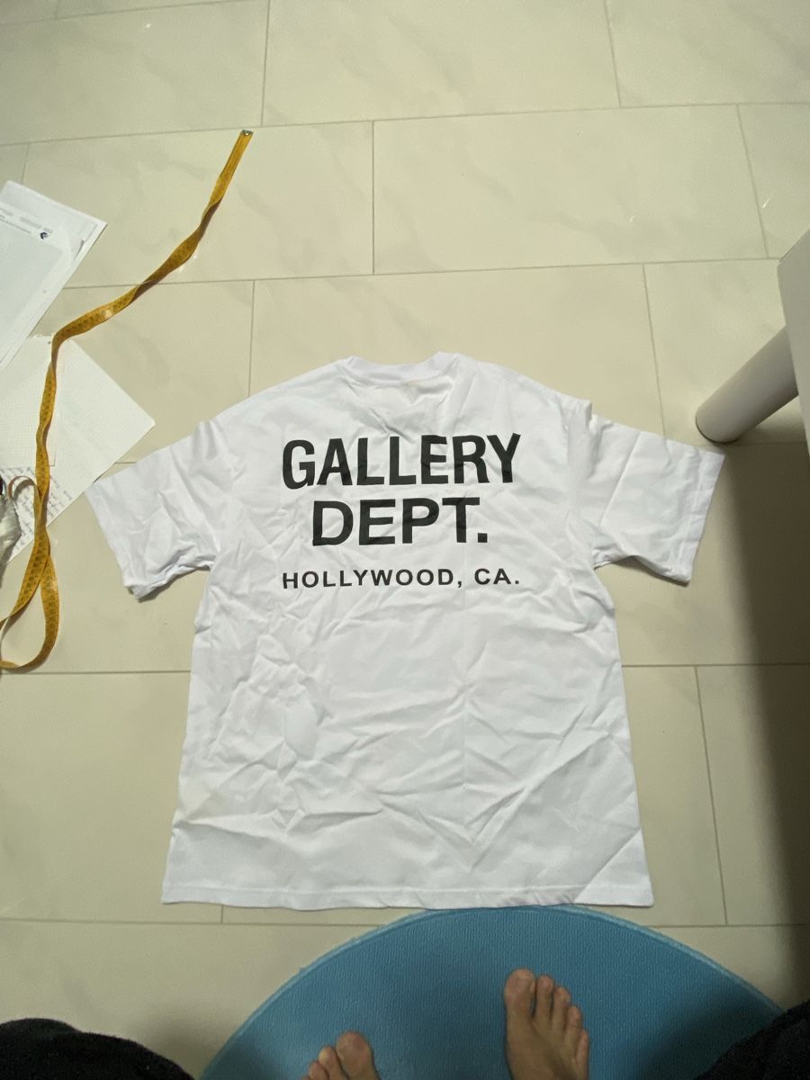 T-shirt: T shirt – Nuovo (secondo la descrizione) da Pratteln venduto da fra_rd8j