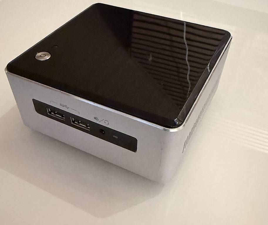 PCs: Intel NUC 6i5SYH 16GB – Gebraucht aus Boswil von and_5n9m