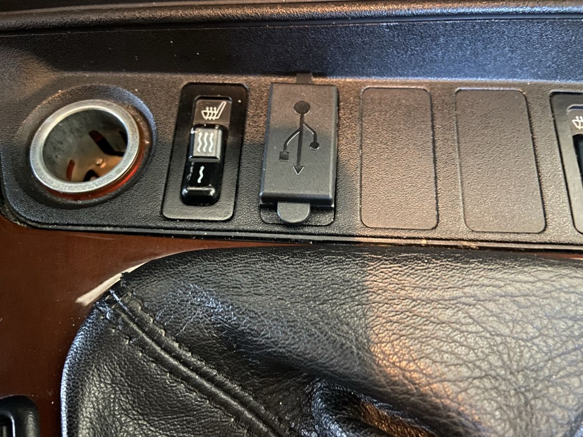 Caricabatterie: BMW E36 USB Buchse Ladegerät – Nuovo (secondo la descrizione) da Emmenmatt venduto da yve_pq6b 1