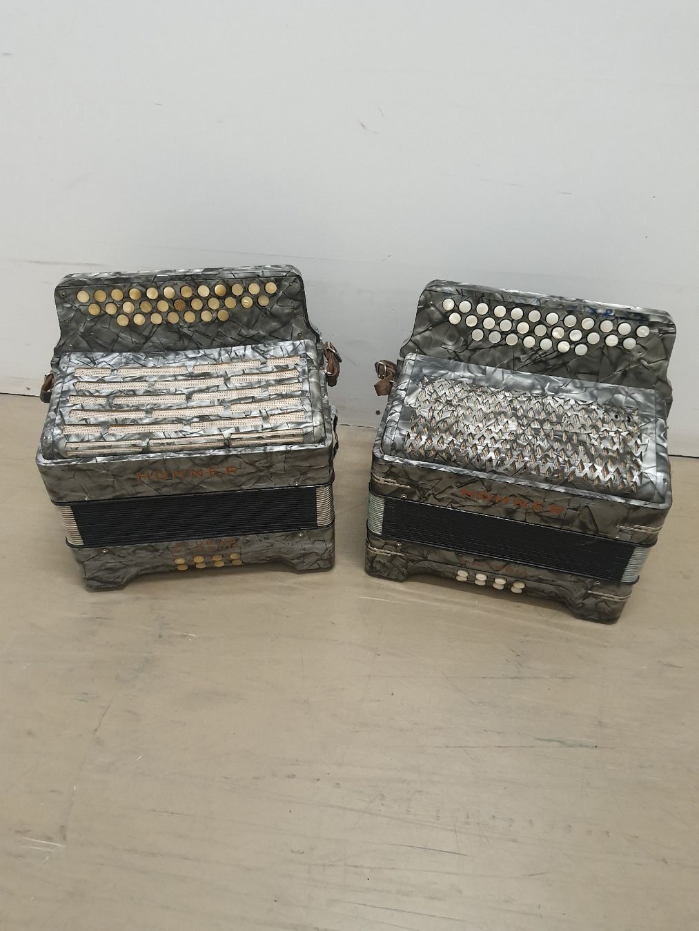 Hohner Musikinstrumente: 2 accordéons hohner diatonique  – Gebraucht aus Pont-de-la-Morge von Mirabelle0 1