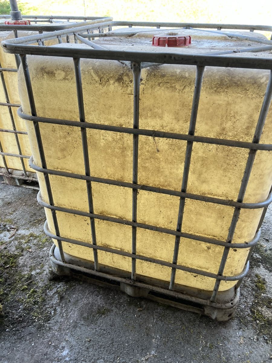 Abreuvoirs & Auges: 4x IBC Container 1000L Wassertank  – D'occasion à Brunnen par Stygi_baab 5