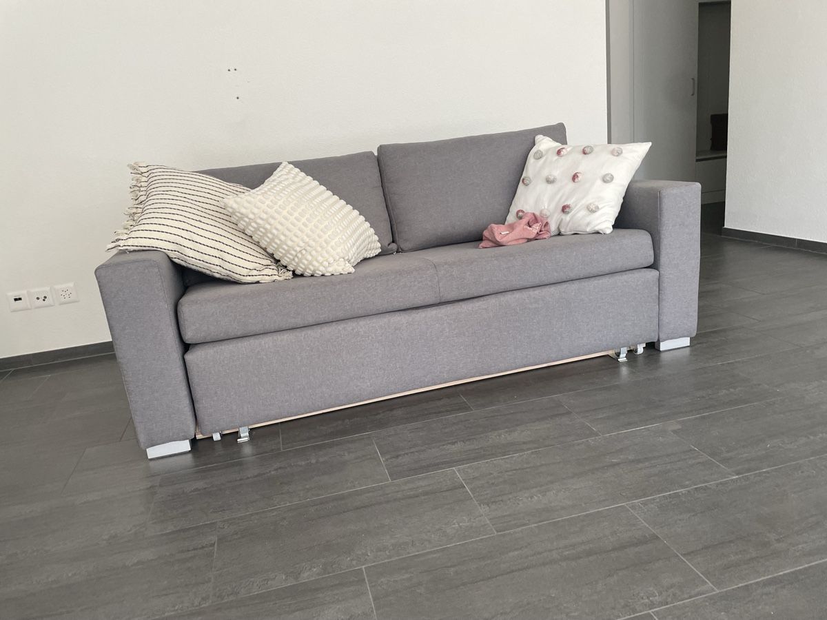 Sofas: Wunderschönes Sofa mit Schlaffunktion – Neuf (Voir description) à Wettingen par Josivanjames