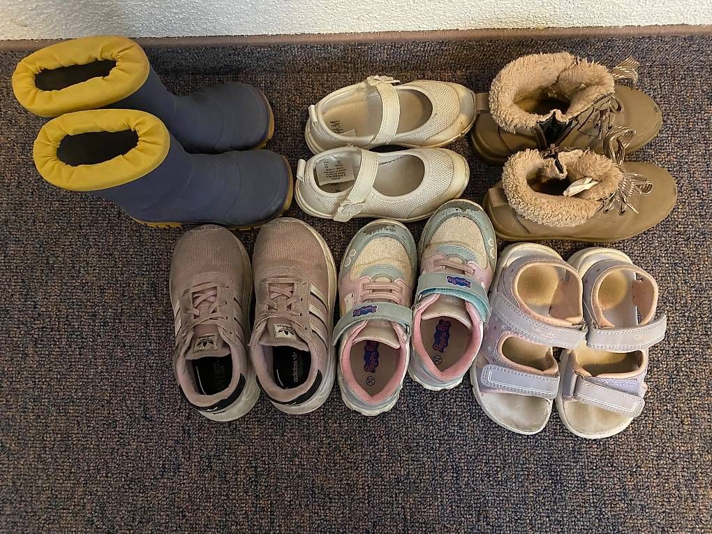 Scarpe per ragazzi: Diverse Marken Schuhe Grösse 23 24 25 – Usato da Allenwinden venduto da guetzli20 3