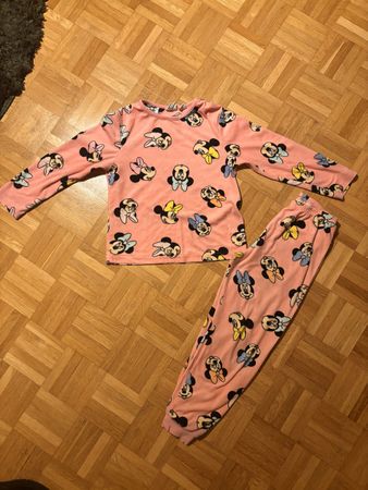 Rosa Mädchen Pyjama mit Minnie Mouse Muster, Grösse122