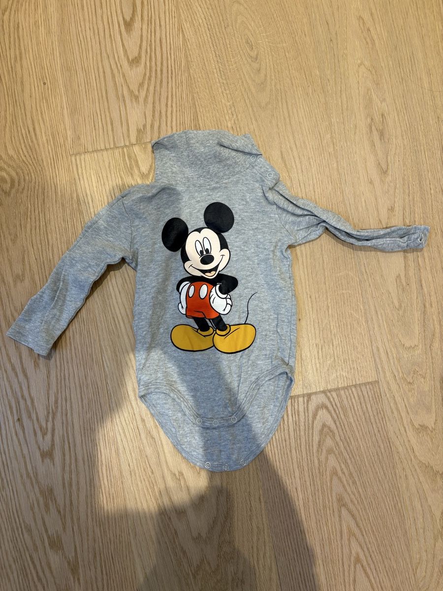 Lots de vêtements: Mickey Mouse Langarmbody – D'occasion à Gommiswald par mob_nlt8