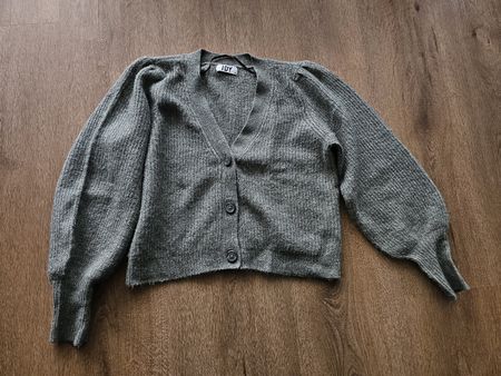 Winterpullover/Jacke mit Knöpfen S