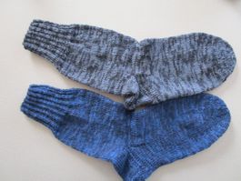 handgestrickte Socken Gr. 43, 2 Paar