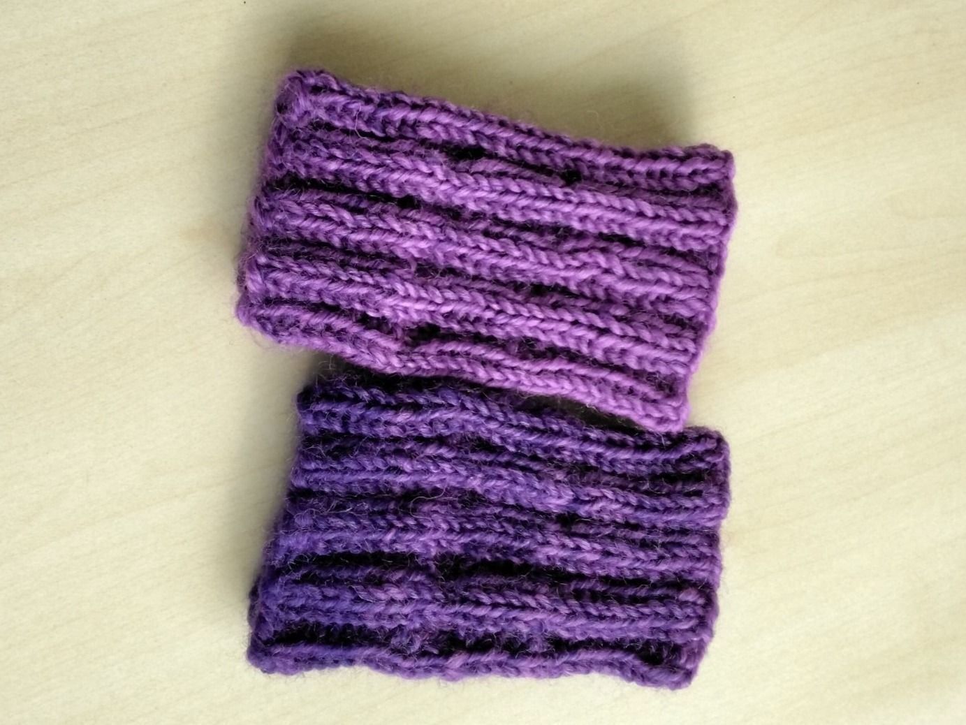 Altro in  Abbigliamento & Accessori: PULSWÄRMER VIOLETT 1 – Nuovo (secondo la descrizione) da Biel/Bienne venduto da dasi3 1