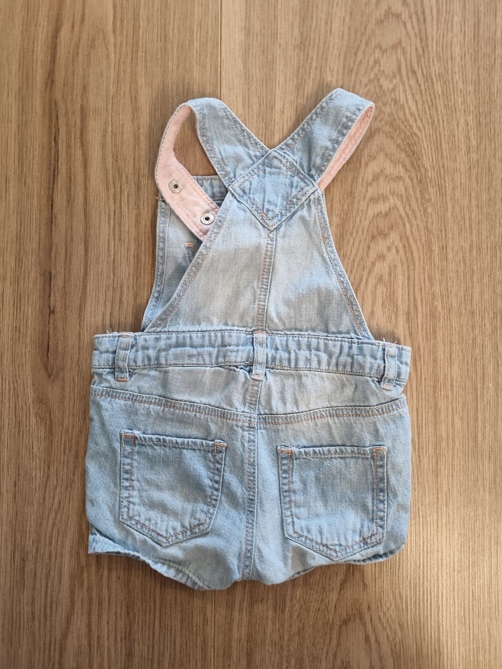 H&M Pantaloni: kurze Jeans-Latzhose 74 – Usato da Unteriberg venduto da ste_ruh 1