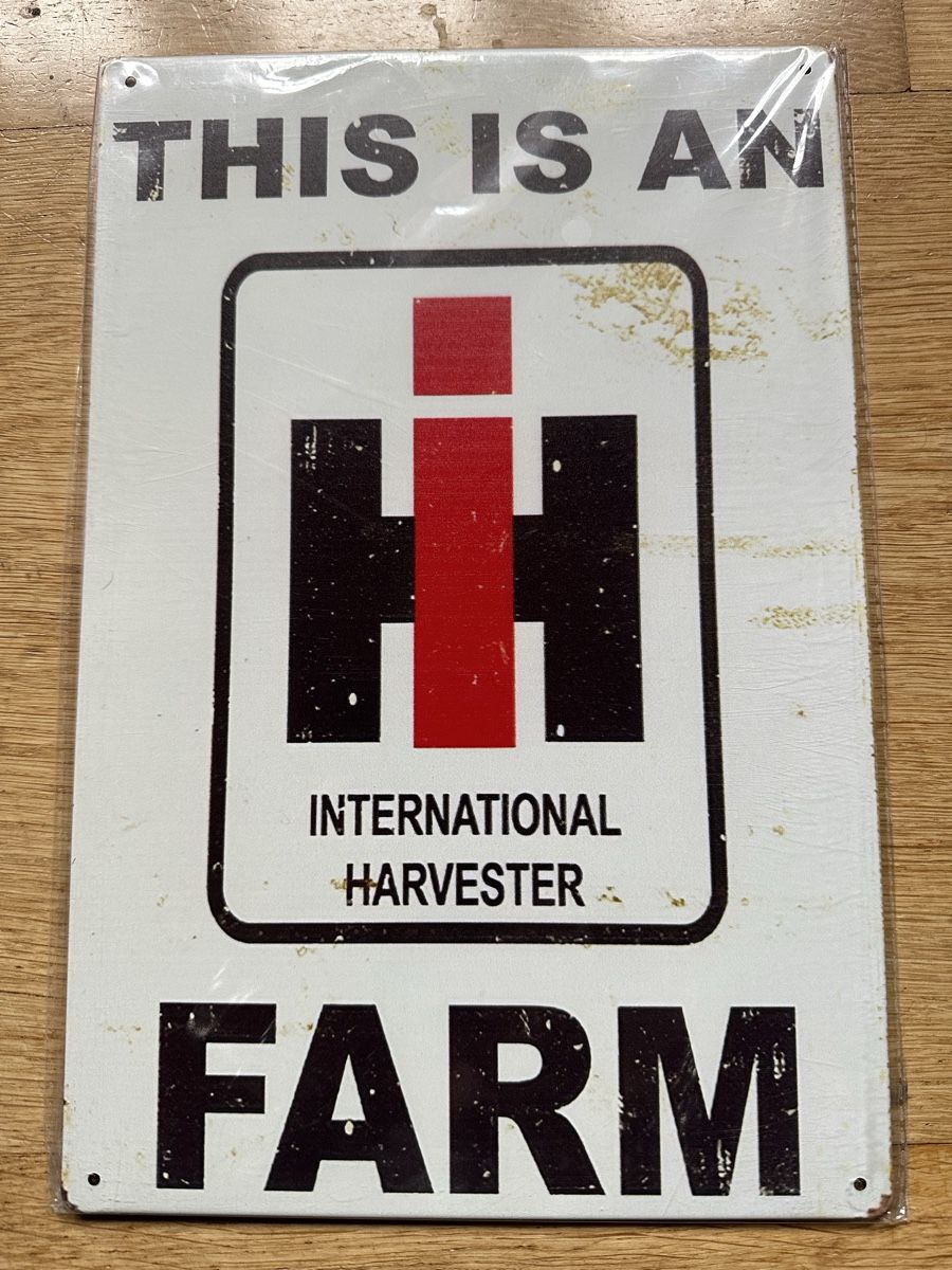 Insegne: Ihc this is a Farm Oldtimer classic Traktor diesel schlepper – Nuovo (secondo la descrizione) da Reinach AG venduto da rares75