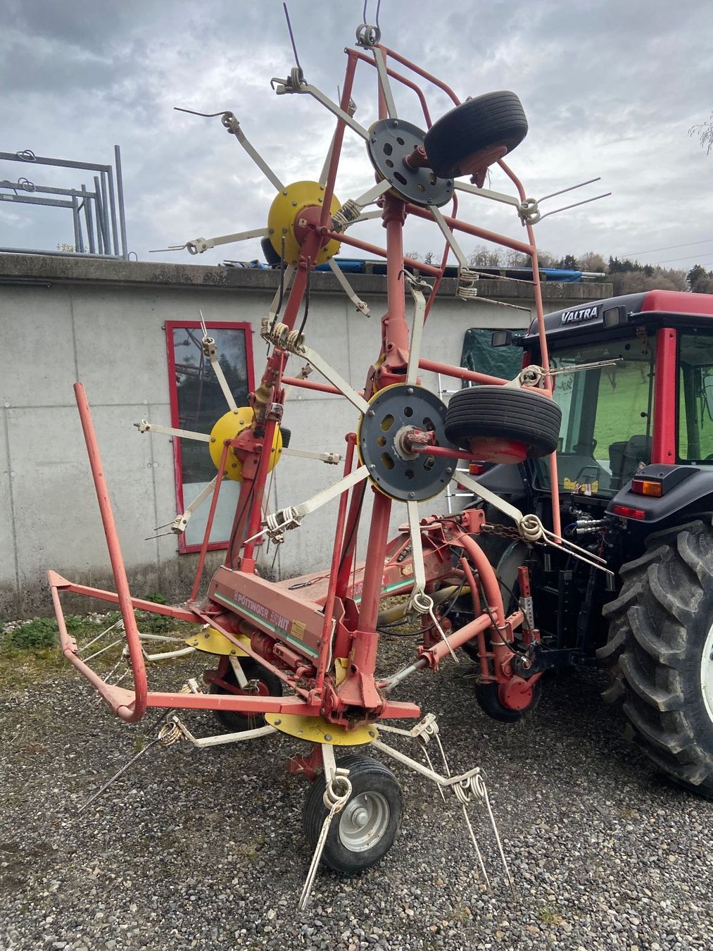 Tutte le macchine: Kreiselheuer Pöttinger 80 NZ – Usato da Rickenbach LU venduto da othmarfrank 1