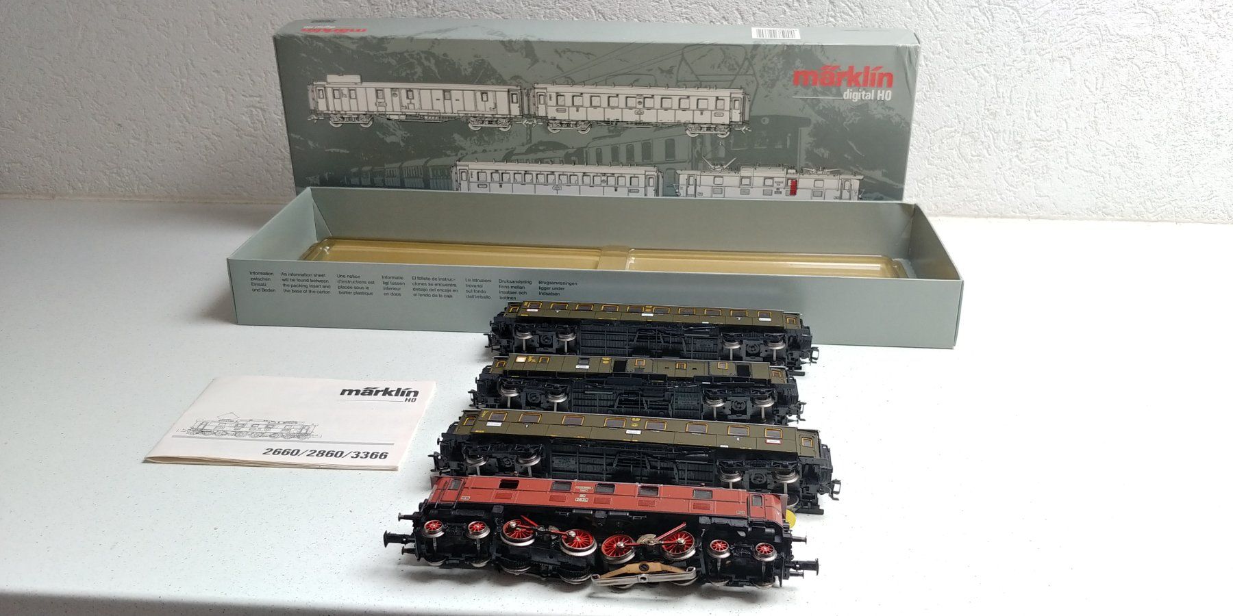 Märklin Modellini di ferrovie: Märklin Schnellzug-Set der ehemaligen DR 2660 digital – Usato da Waltenschwil venduto da Ardnas007 2